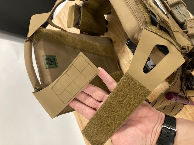 The shoulder strap separated from the velcro on the Invictus carrier from Armored Republic